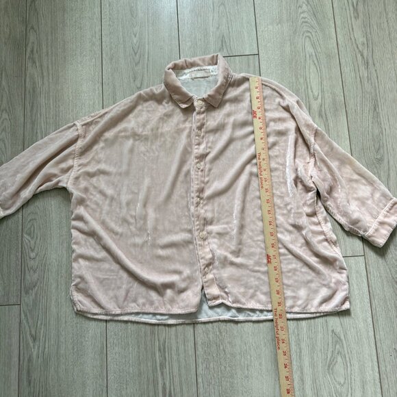 CP Shades Women's Shirt Blouse M Light Pink Velvet Boxy Fit Collared Button Down - Picture 5 of 7